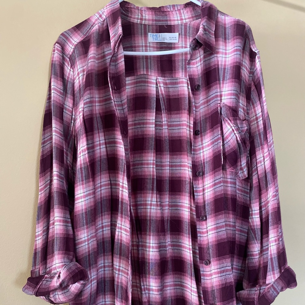 Woman’s XL plaid flannel shirt